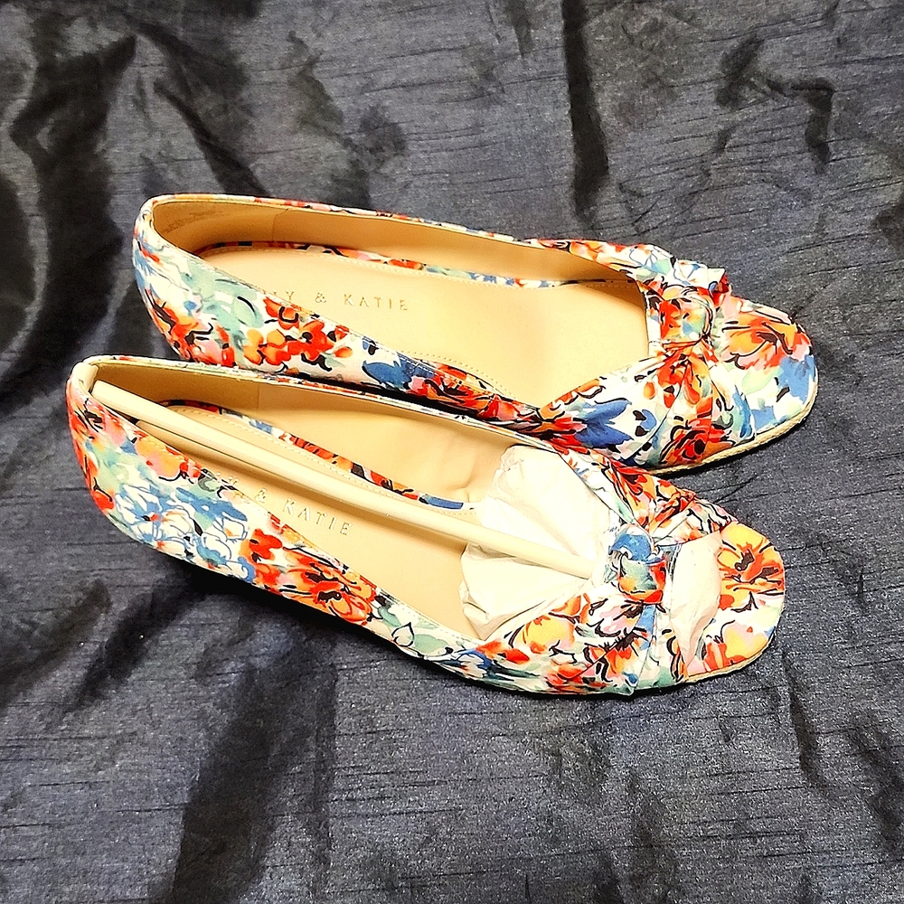 Kelly & Katie Women's Ivala Espadrille Wedge Sandal Red Multi Floral Size 9